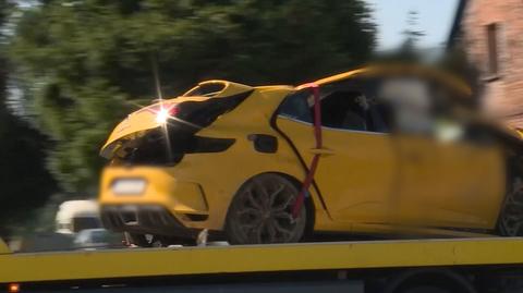 Wrak renault po wypadku w Harmężach