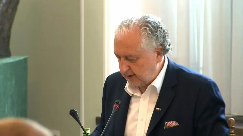 "Stanowienie ustaw w tempie co 2-3 miesiące stanowi element rozwibrowania instytucji"