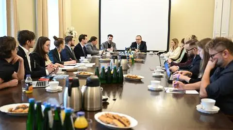 Adam Bodnar na spotkaniu z organizacjami działającymi na rzecz osób LGBT+