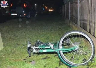 Ranny rowerzysta został przetransportowany do szpitala 