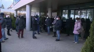 Kolejka przed szpitalem w Gdyni