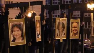 Demonstracja narodowców ze zdjęciami europosłów na szubienicach