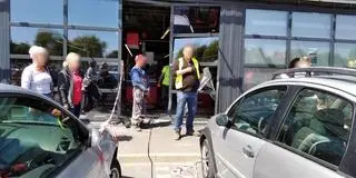 Kobieta uszkodziła drzwi i witrynę marketu