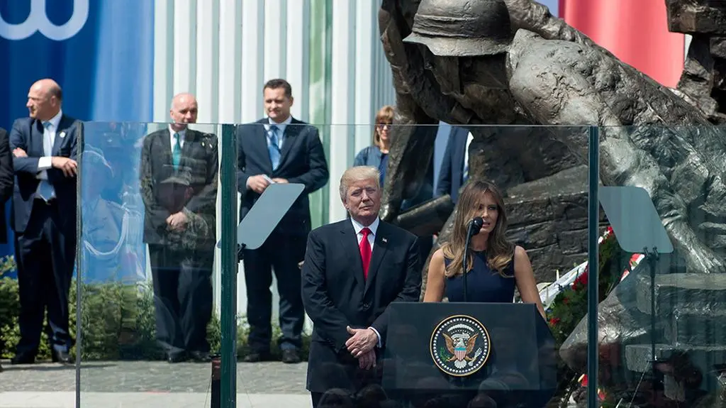 Donald Trump przmawia na placu Krasińskich