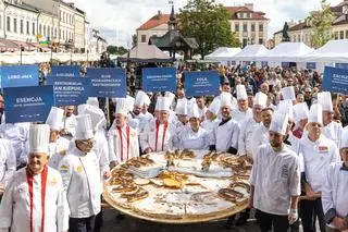 Pierwsza edycja festiwalu kulinarnego Karpaty na Widelcu to degustacje, pokazy kulinarne i przede wszystkim lokalne smaki