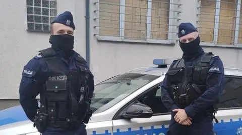 Temperatura jego ciała spadła do 31 stopni Celsjusza. Policjanci uratowali 64-latka w ostatniej chwili 