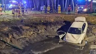 Samochód w stawie
