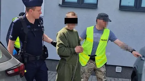 Znaleźli nieżyjącego 43-latka, zatrzymali jego znajomego. Spał, był cały zakrwawiony 