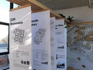 W muzeum prezentowane są informacje o dziejach wszystkich osiedli nalężących do Lubelskiej Spółdzielni Mieszkaniowej 