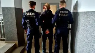 Mężczyzna został zatrzymany przez policjantów