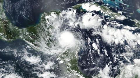 Burza tropikalna Nana uderzyła w ląd