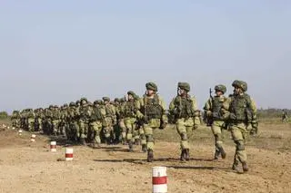 Rosyjscy żołnierze w czasie otwarcia ćwiczeń Zapad-2021 w obwodzie kaliningradzkim 