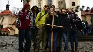 Grupa młodzieży dotarła z Krakowa do Kalwarii Zebrzydowskiej niosąc swój krzyż