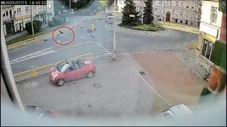 Policjanci poszukują motocyklisty, który zbiegł z miejsca wypadku