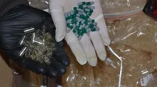 Podróżni sprowadzają coraz więcej nieatestowanych leków