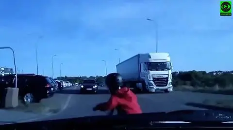 Dziecko wyjechało tuż przed maskę samochodu 