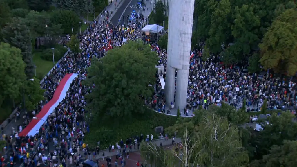 Protest in front of the parliament in Warsaw