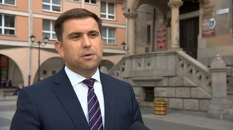 Burmistrz oskarżony o łapówkarstwo, przekroczenie uprawnień i naruszenie praw pracowniczych. Decyzja sądu