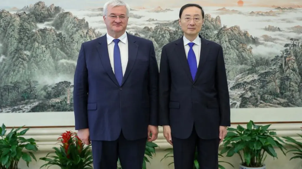 Andrij Sybiha i Li Hui