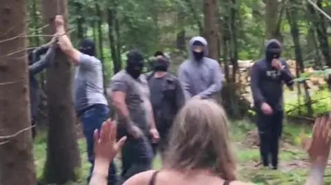 "Before dawn 20 masked men showed up". Logging-blocking activists approached by a mysterious group