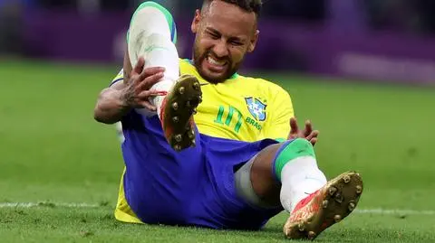 Wielka opuchlizna. Neymar płakał z bólu