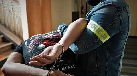 Bójka na trybunach i w pubie. Policja zatrzymała kilkudziesięciu pseudokibiców