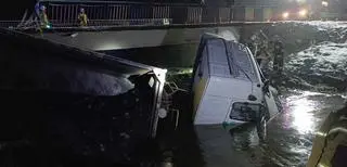 Auto częściowo było zanurzone w wodzie 