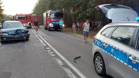 Kobieta i dziecko ranni w wypadku. Jeden z kierowców wydmuchał ponad trzy promile, nie miał prawa jazdy 