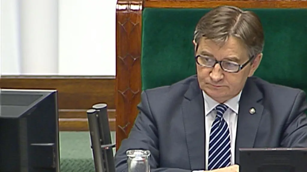 Marszałek wzywa posłowie się nie spieszą