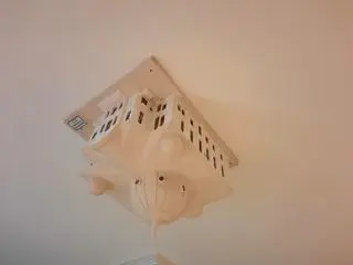 Na suficie wisi makieta Wielkiej Synagogi 