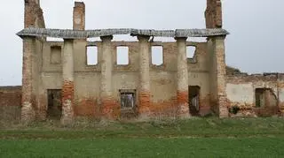 Ruiny rezydencji w Zawieprzycach
