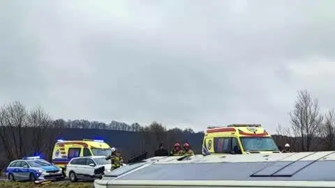 Autobus wjechał do rowu, są ranni