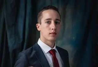 Szymon Masarski ma 20 lat. Jest studentem Lotniczej Akademii Wojskowej w Dęblinie