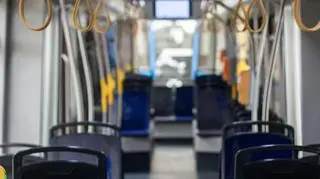 Tramwaj ma system zliczania pasażerów wbudowany w drzwiach
