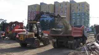 Sypie się kamień i piach