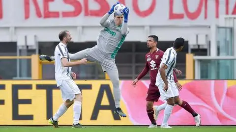 Kosztowne błędy Szczęsnego. Juventus uratował remis w derbach