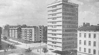 Trzonolinowiec na rogu ul
