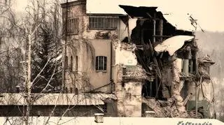 Widok na zniszczoną przędzalnię