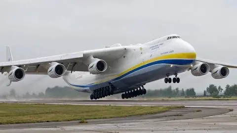 Samolot transportowy Mrija An-225, uważany za największy samolot świata