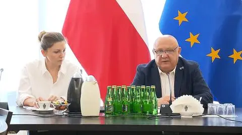 Co dzieje się w zamkniętych ośrodkach dla uchodźców? Transmisja w TVN24 GO 