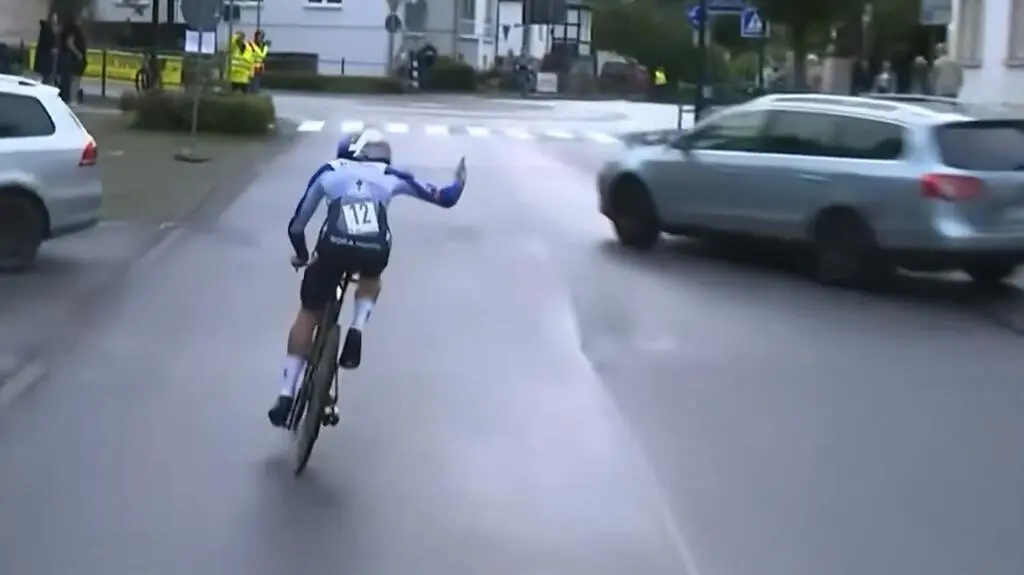 Kolarze kontra samochody. UCI szuka rozwiązania problemu 