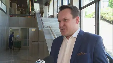 Poseł Tarczyński mimo zaprzeczeń pobiera pensję z Sejmu