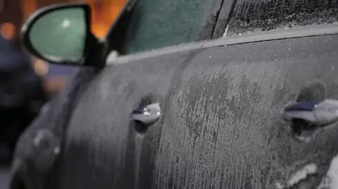 Marznące opady i silny wiatr. IMGW ostrzega