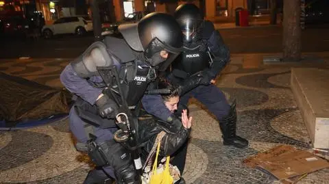 Interwencja policji wobec protestujących w Lizbonie