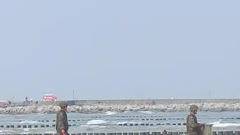 Działania służb na plaży w Ustce 