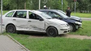3 osoby ranne w wypadku na Hermanowskiej. To skutek zderzenia i dachowania do jakiego doszło w piątek po południu.