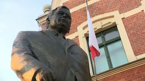 Koszulka z napisem Konstytucja znieważa pomnik? KOD: to happening
