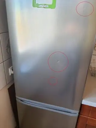 Lodówka ostrzelana z broni pneumatycznej