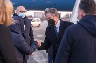 Antony Blinken na lotnisku w Kijowie 