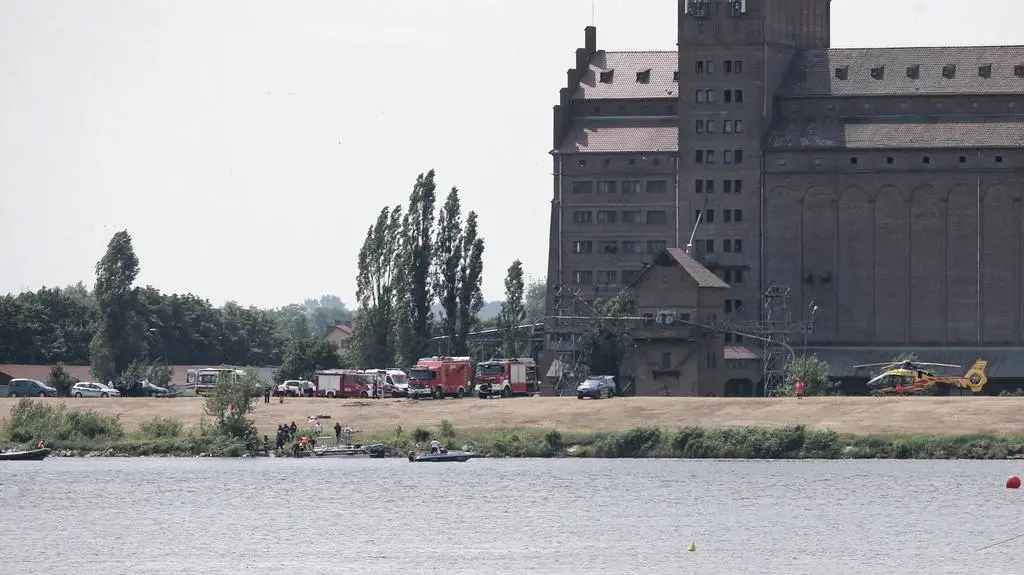 Straż pożarna: ratownicy zlokalizowali wrak samolotu który wpadł do Wisły
